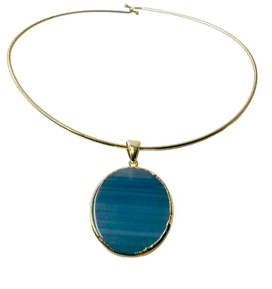 Medalha de Ágata Orgânica (Organic Agate Medal) - Gold Plated Thin Hoop Necklace