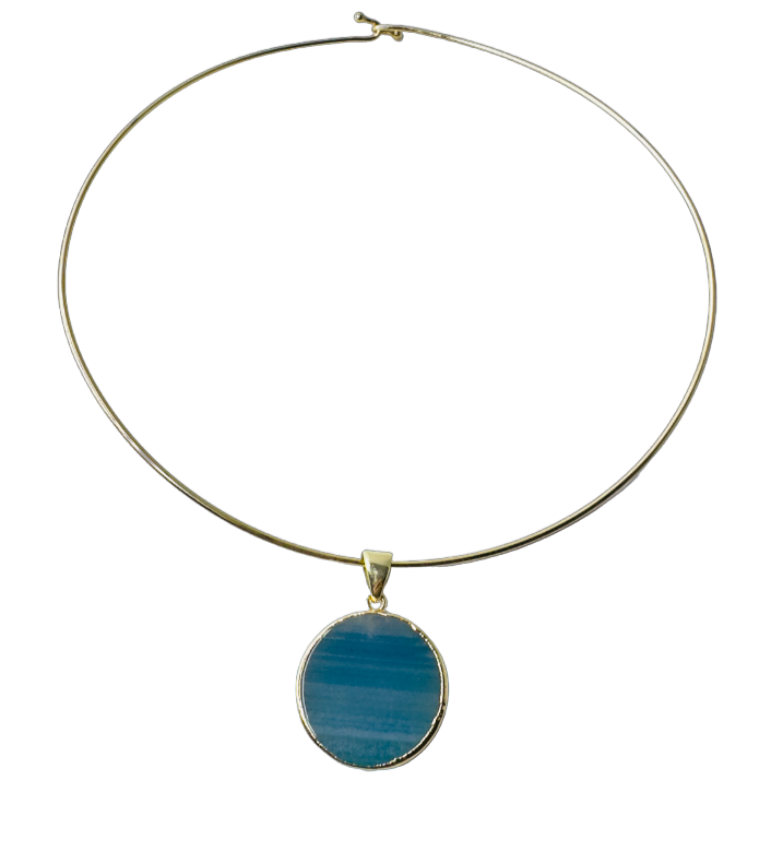 Medalha de Ágata Orgânica (Organic Agate Medal) - Gold Plated Thin Hoop Necklace