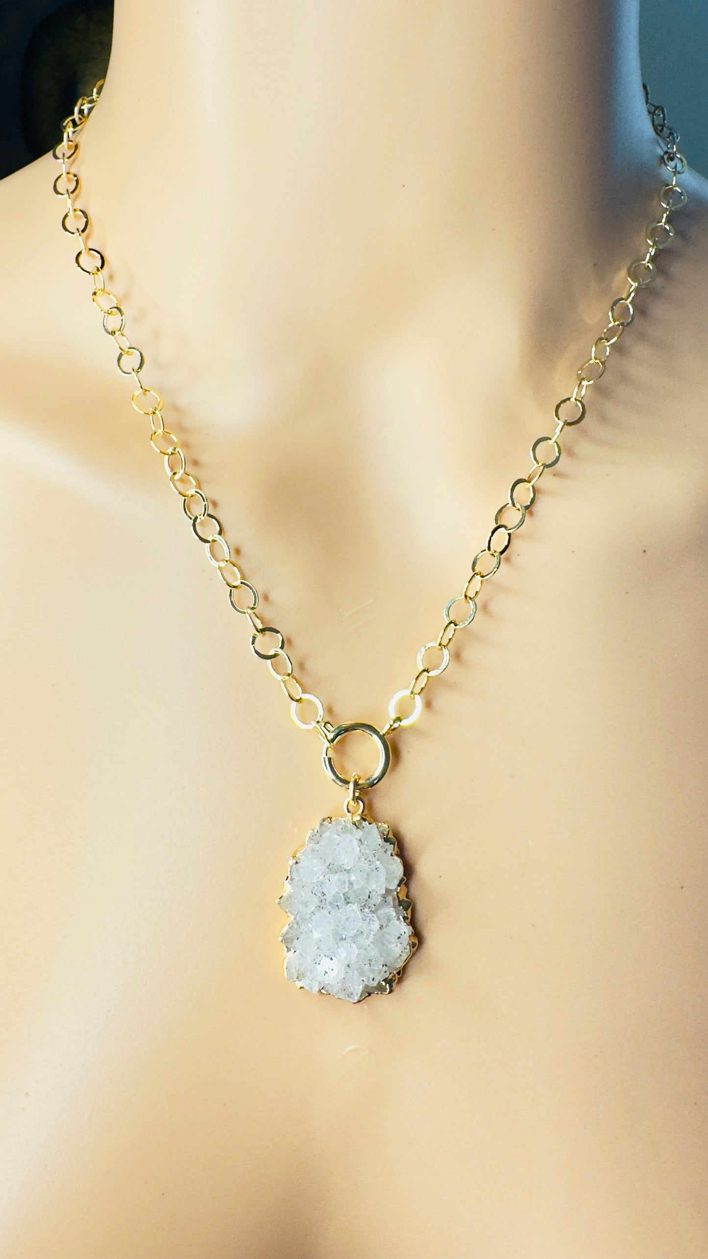 Gold Plated Round Thread Chain with Drusa de Cristal (Crystal Druzy)