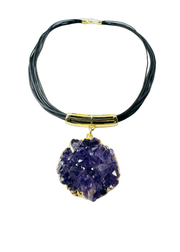 Famibeach Colar de couro brasileiro Drusa Ametista Orgânica (Organic Amethyst Druzy) com pingente de cachimbo banhado a ouro - banhado a ouro