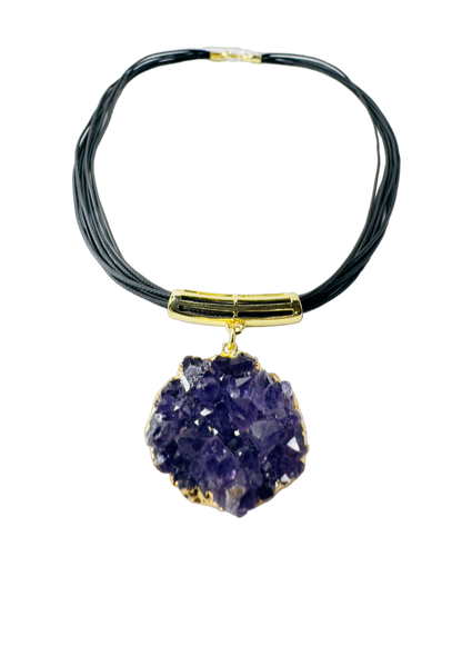 Famibeach Colar de couro brasileiro Drusa Ametista Orgânica (Organic Amethyst Druzy) com pingente de cachimbo banhado a ouro - banhado a ouro