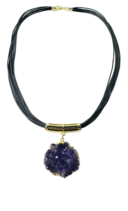 Famibeach Colar de couro brasileiro Drusa Ametista Orgânica (Organic Amethyst Druzy) com pingente de cachimbo banhado a ouro - banhado a ouro