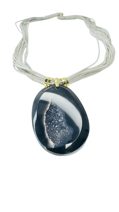 Drusa de Ágata (Agate Druzy) Cotton String Necklace